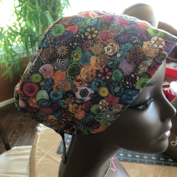 Multicolored unique design large cap - Picture 3 of 3